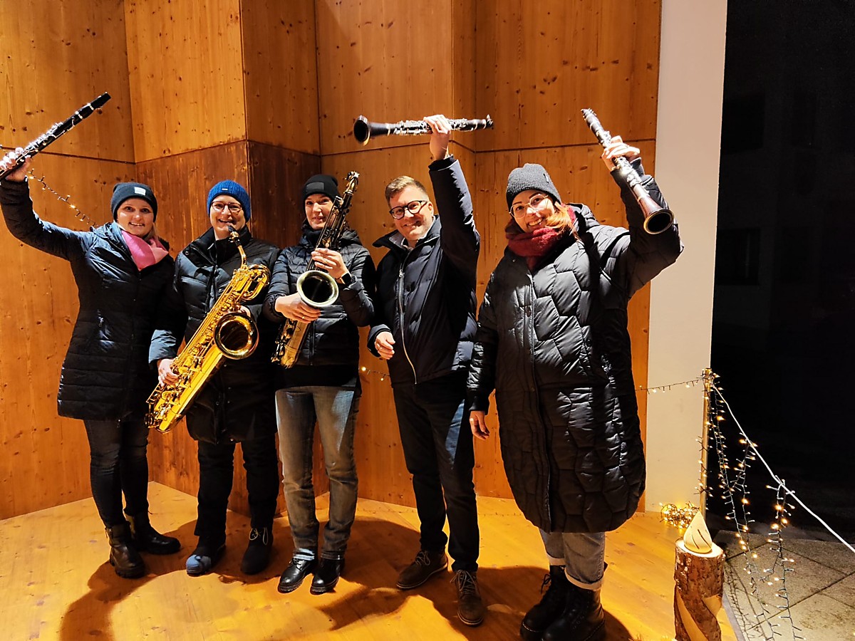 2024-12-17 KlariSax beim Adventpfad der Volksschule Arzl